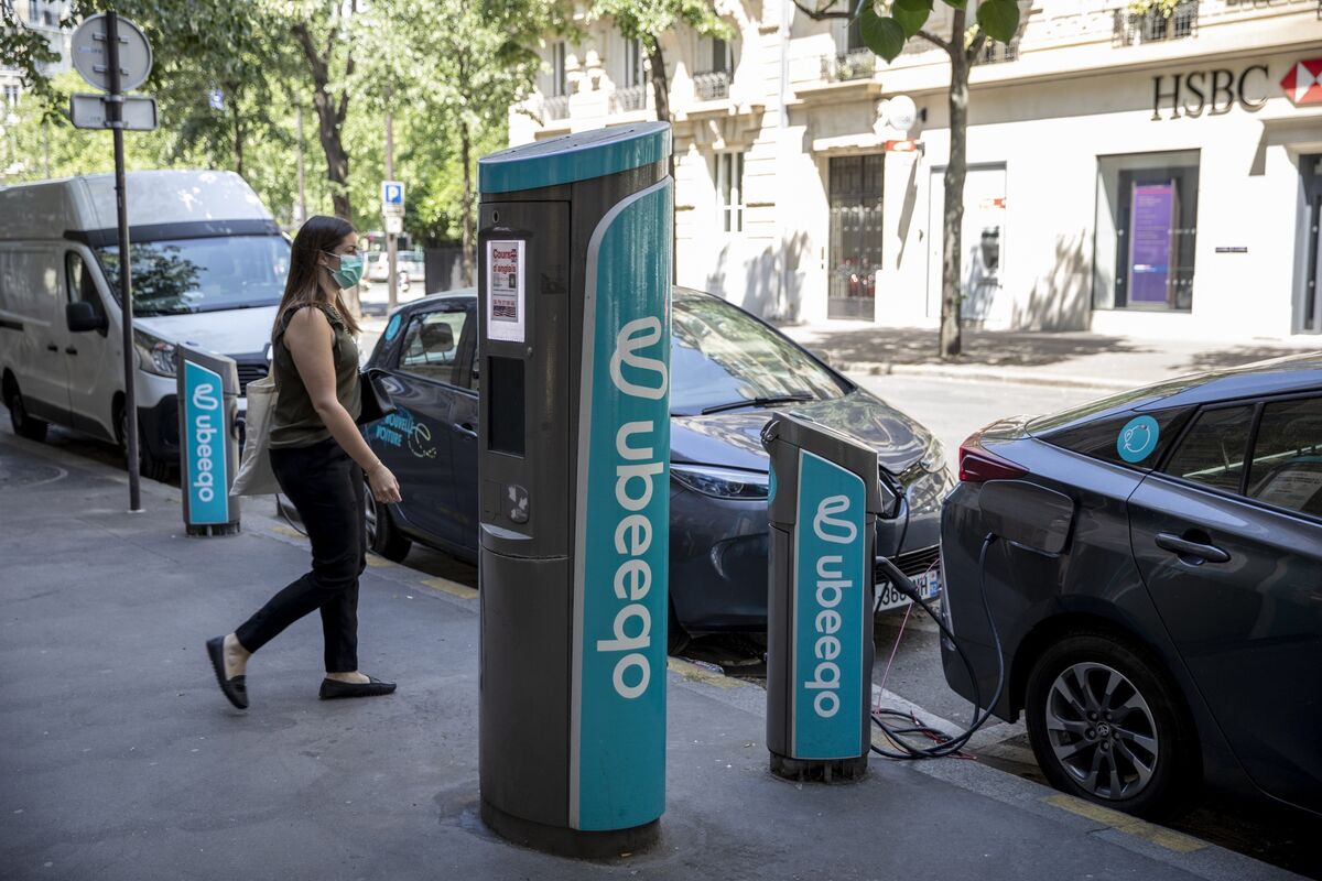 Electric Car Charging Stations Are Finally About to Take Off Bloomberg