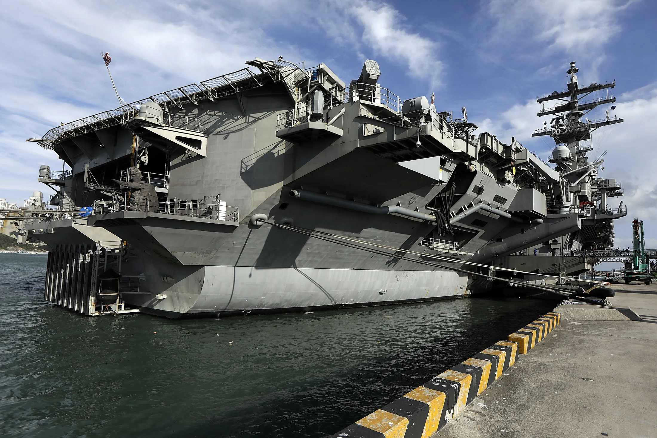 訂正：米海軍：西太平洋の空母3隻態勢に－2011年以来初めて - Bloomberg