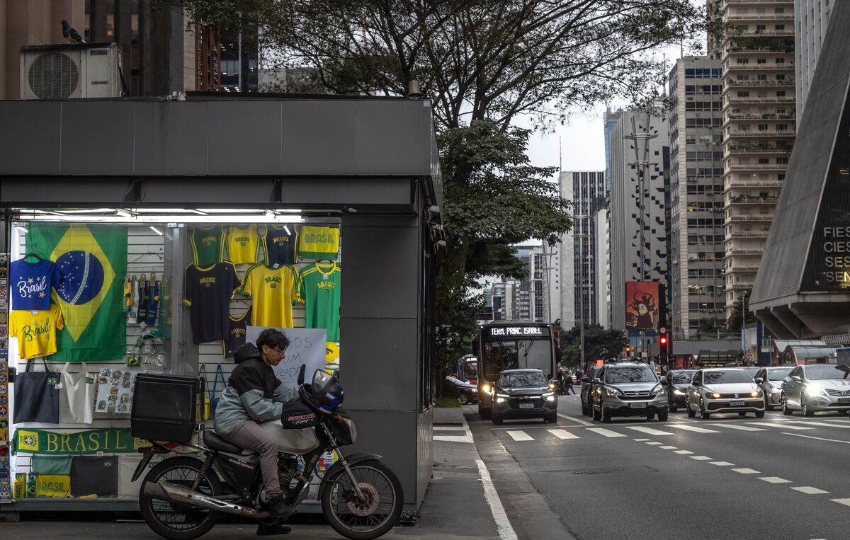 bloomberg.com - Ray Ndlovu - Emerging Markets Stay Under Pressure as Iran Impasse Lifts Oil