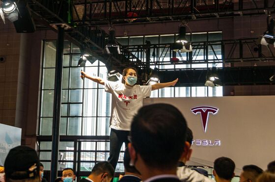 Tesla’s Fall From Grace in China Shows Perils of Betting on Beijing