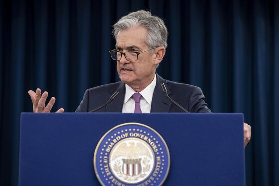 Powell Says Leveraged Lending Isn't Posing a Crash Threat