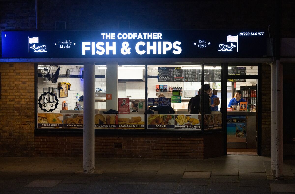 UK Takeaway Prices Jump as Inflation Reduces Savings From Eating In at