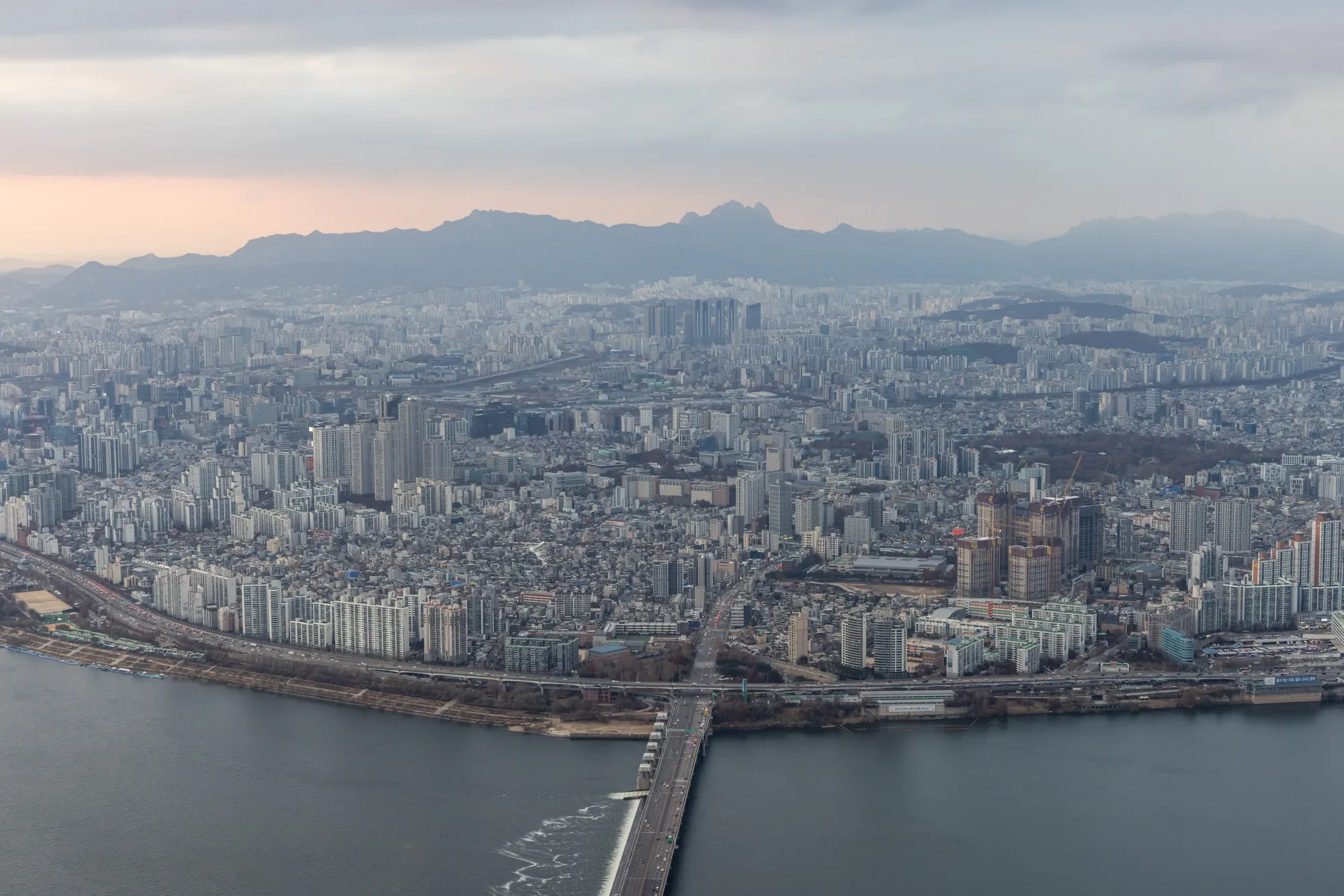Commercial and residential buildings&nbsp;in Seoul.