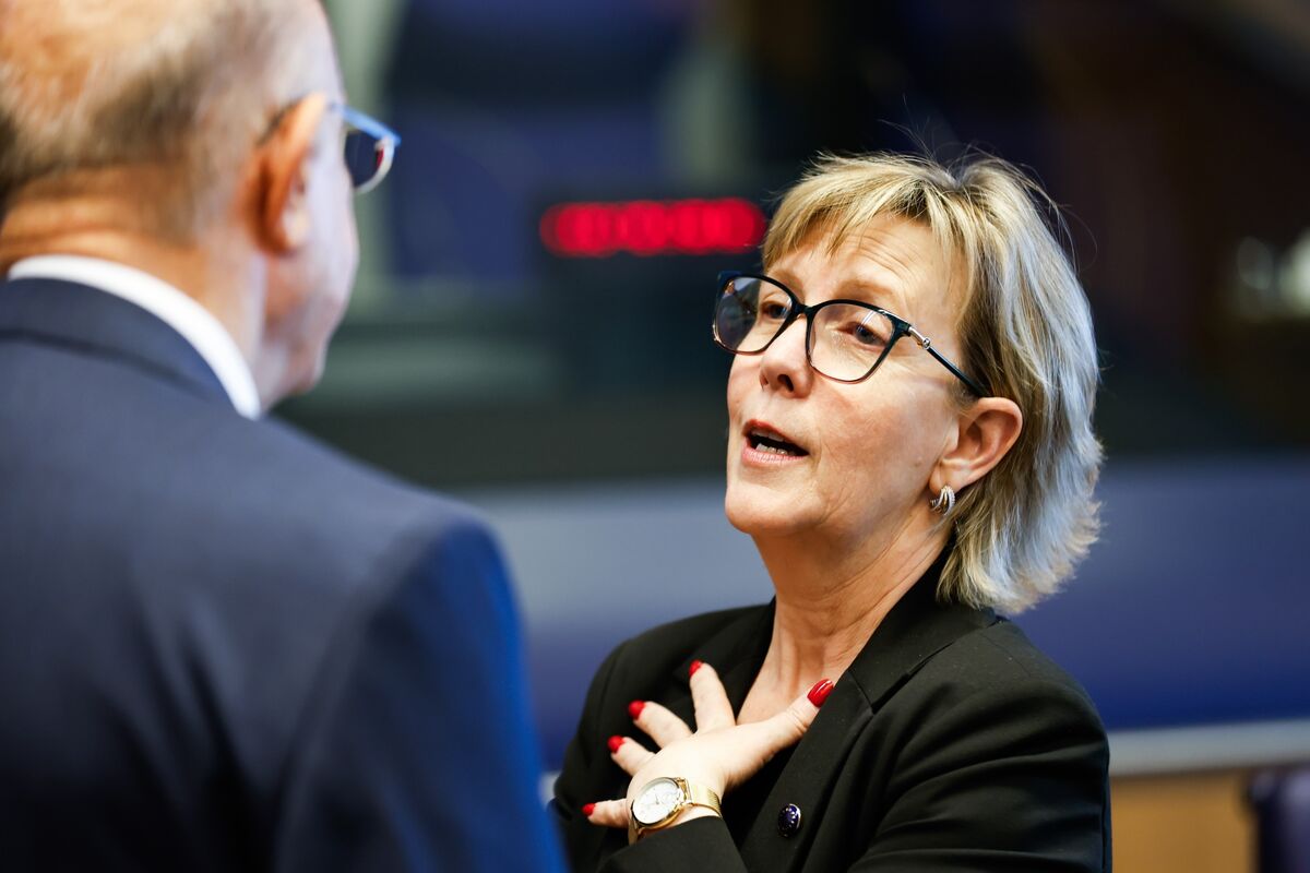 EU Nations Need Unity on Savings Union Plan, Commissioner Says