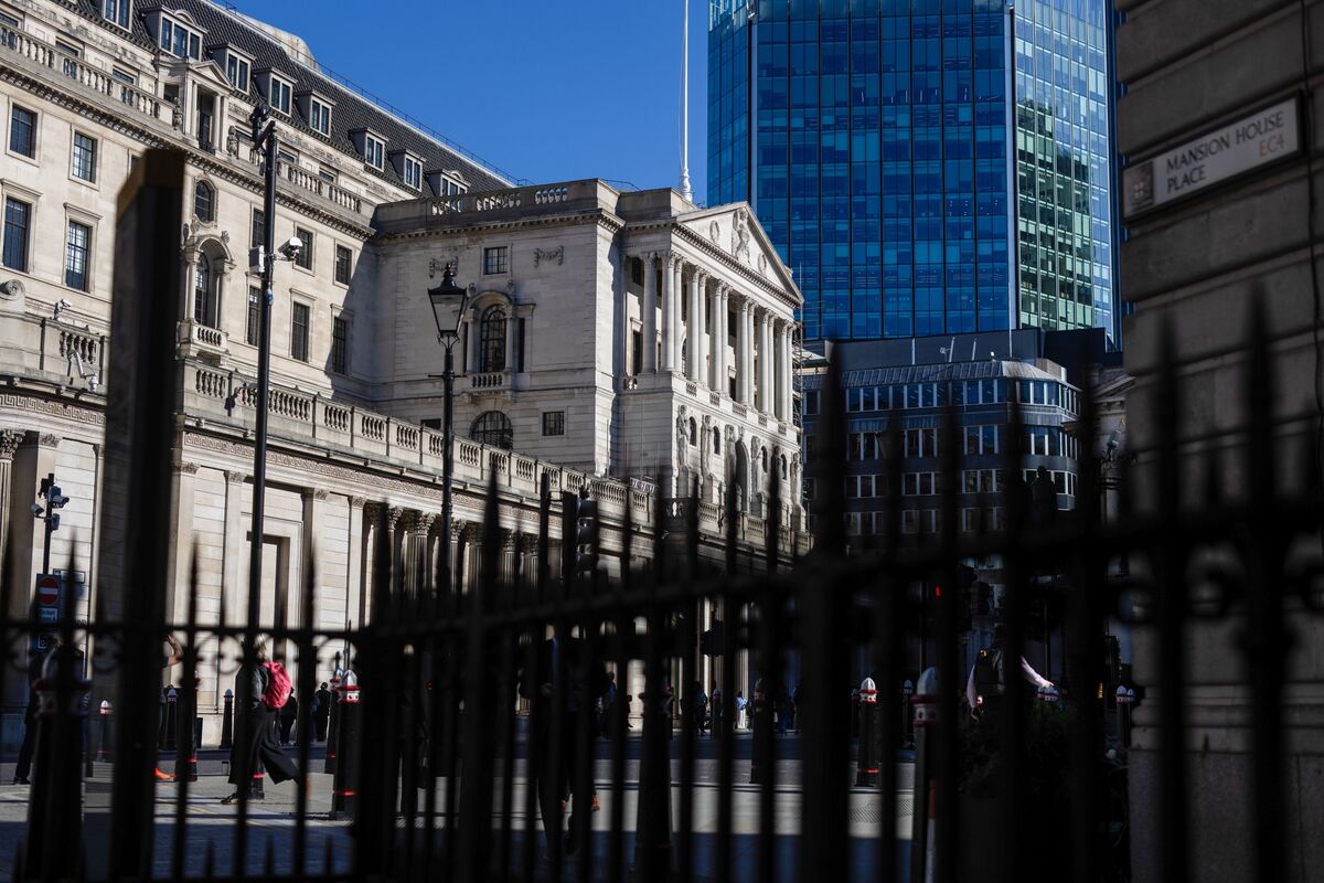 bloomberg.com - Georgia Hall - Bank of England Warns Gilt Market Faces Growing Spillover Risks