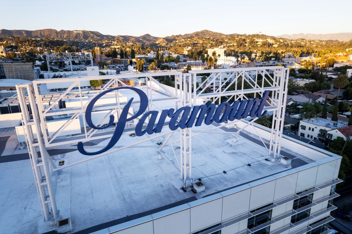 bloomberg.com - Daniele Lepido - European Broadcaster MFE Backs Paramount in Warner Bros. Fight