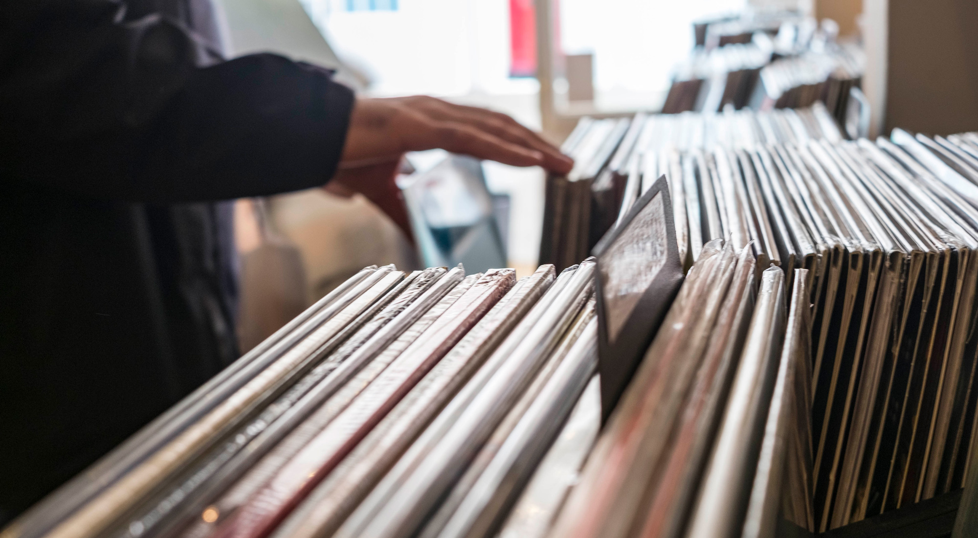 Records Outsell for the First Time Since 1987 in the UK - Bloomberg