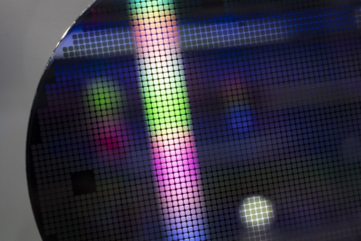 Moore Threads Plans to Use Most IPO Proceeds to Buy Bank Products.