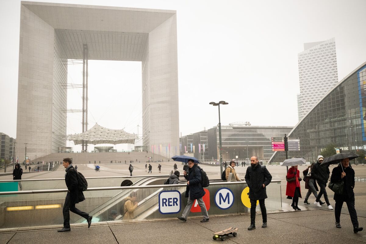 US Investors Gloomy on France as Macron Era Approaches End