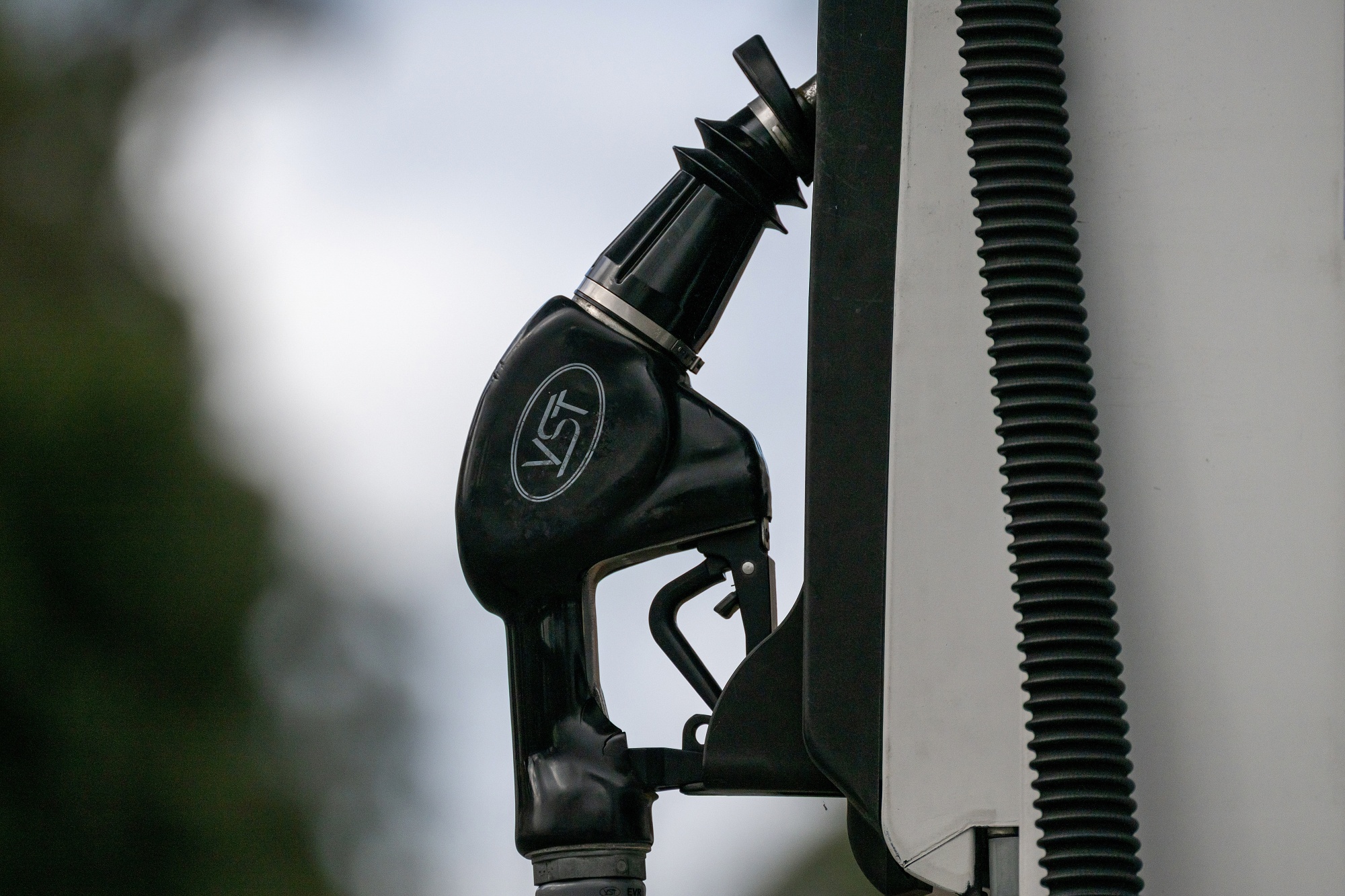 A fuel pump at a Shell gas station in Hercules, California, US, on Monday, March 2, 2026. Oil surged as the first impacts of the war in the Middle East began to be felt, with a near halt to traffic through the Strait of Hormuz and disruption at a big refinery in Saudi Arabia upending energy markets. Photographer: David Paul Morris/Bloomberg