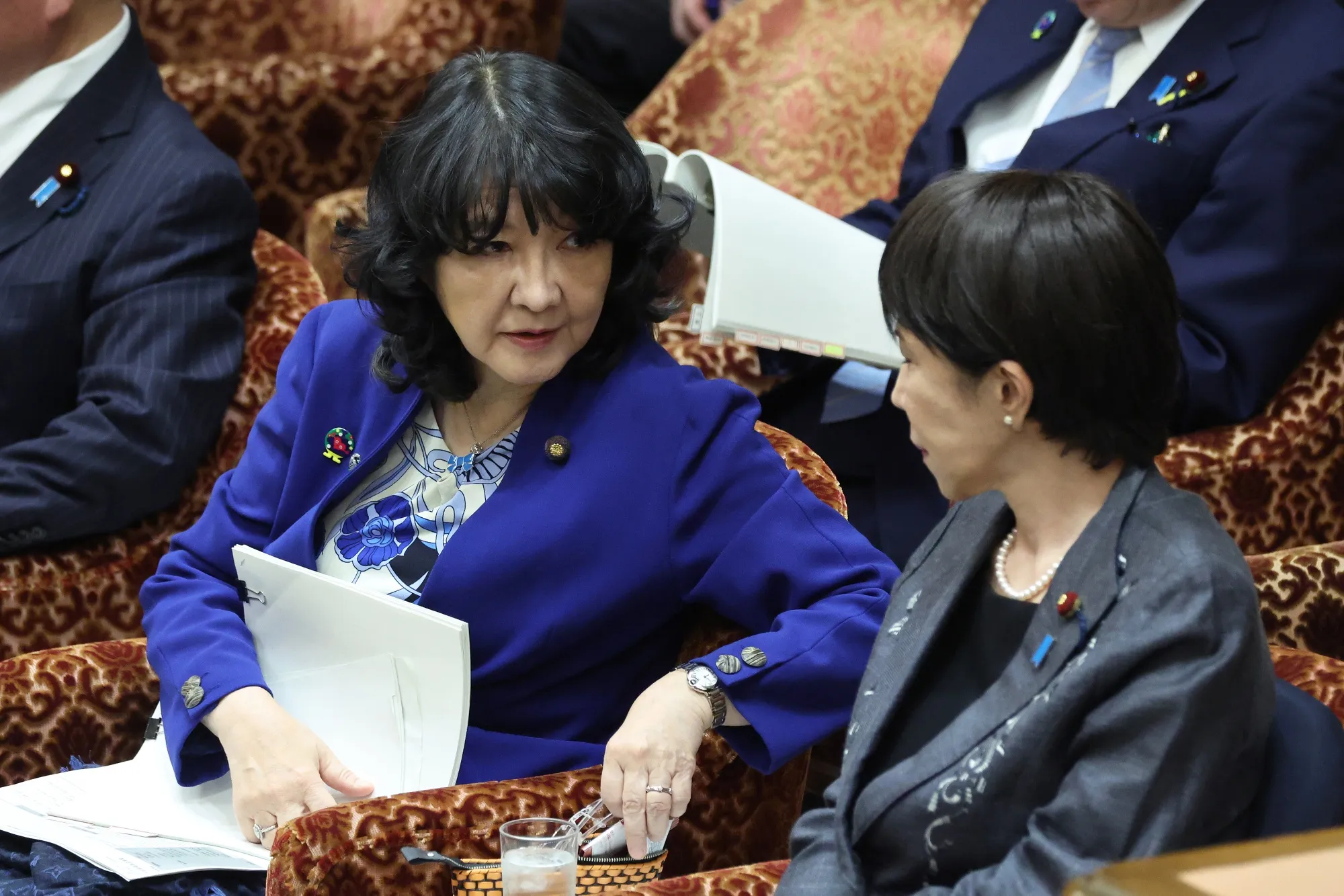 来年度国債発行計画、超長期債減額で10年増額見送り－債券支えに - Bloomberg