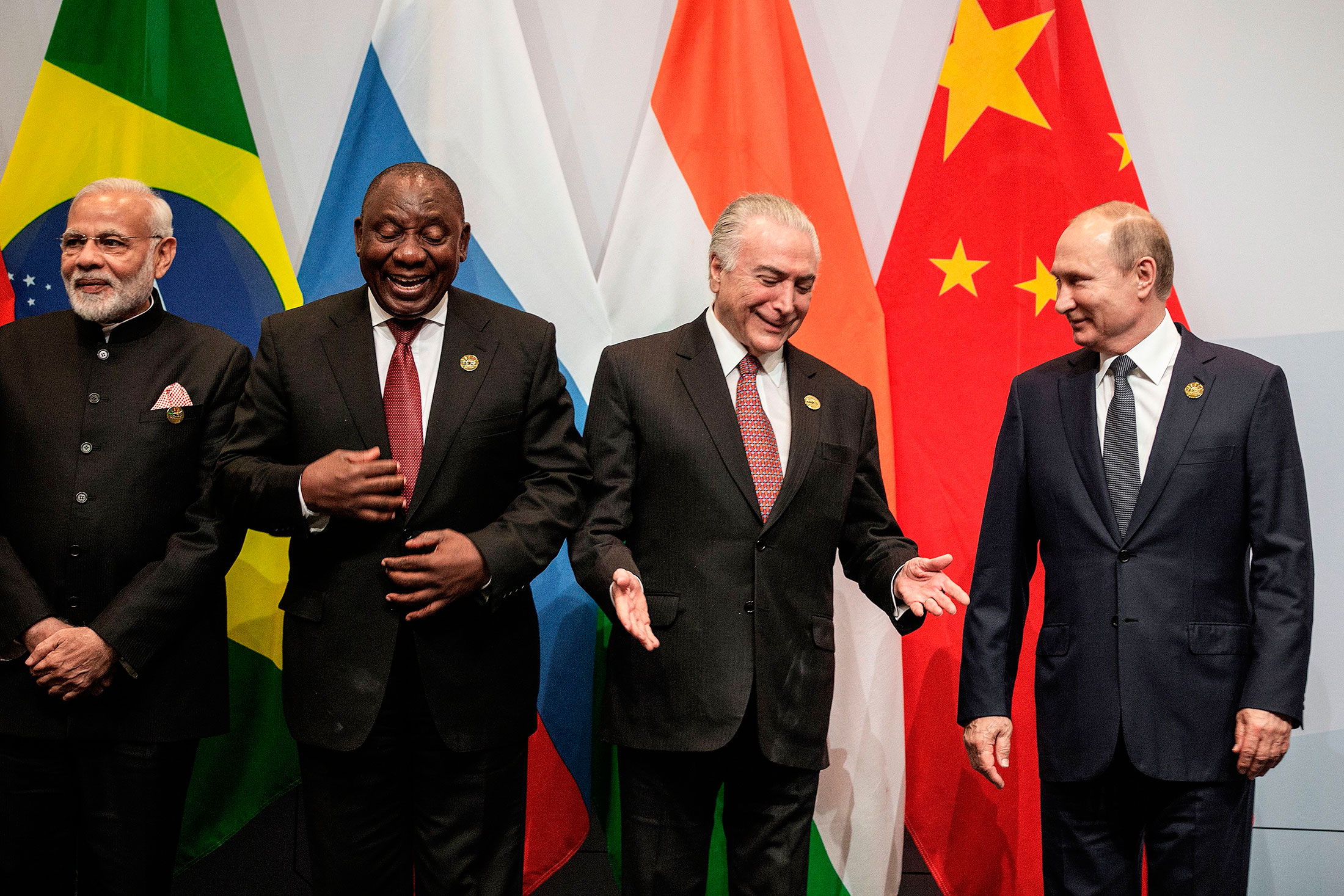 BRICS buscan contrarrestar a EE.UU. con expansión, moneda común Bloomberg