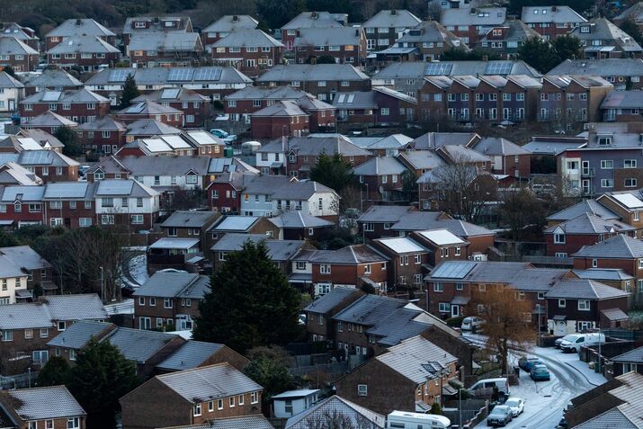 House Prices in London's 'Stockbroker Belt' Drop Most in 2025