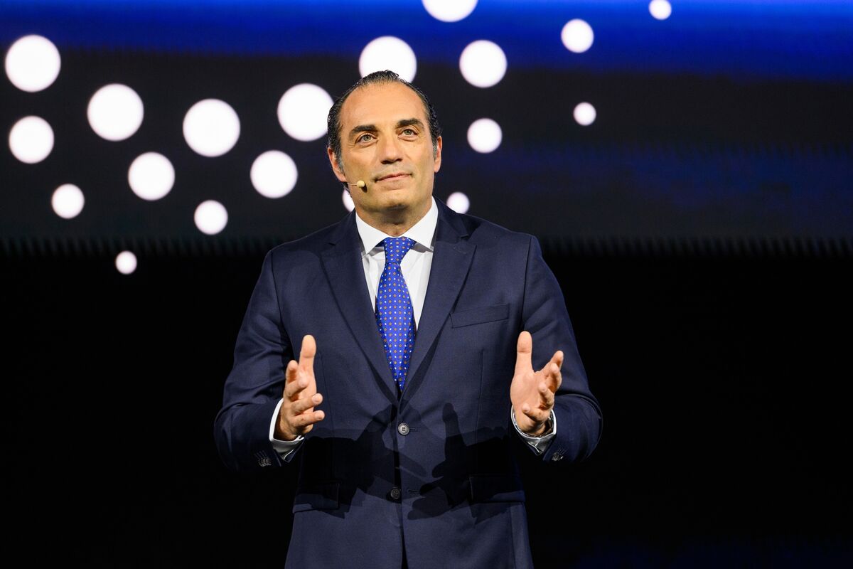 Stellantis CEO Dismisses Idea of Separating European, US Brands