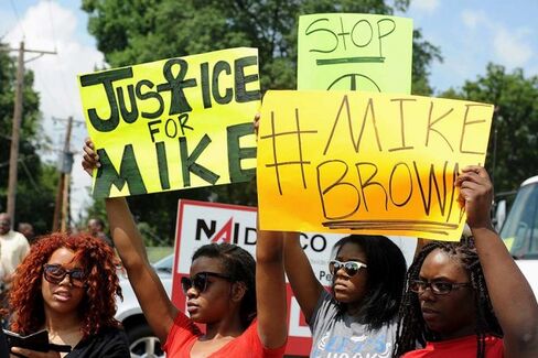 #Ferguson Exposes the Fault Lines Between Facebook and Twitter