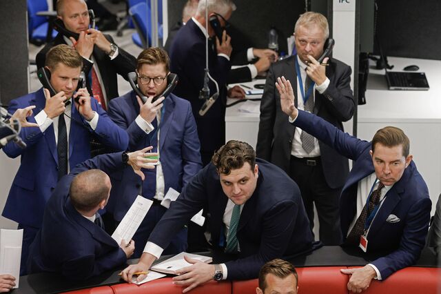 Traders on the trading floor of the open outcry pit at the London Metal Exchange Ltd. (LME) in London, U.K., on Monday, Sept. 6, 2021. After 18 months away, brokers returned Monday to the red leather couches of the London Metal Exchange’s floor, where they set benchmark prices of metals such as copper and aluminum by screaming orders at one another.