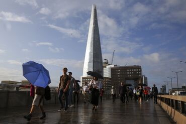Banks Told to Move Staff to EU as U.K. Heads for Hard Brexit