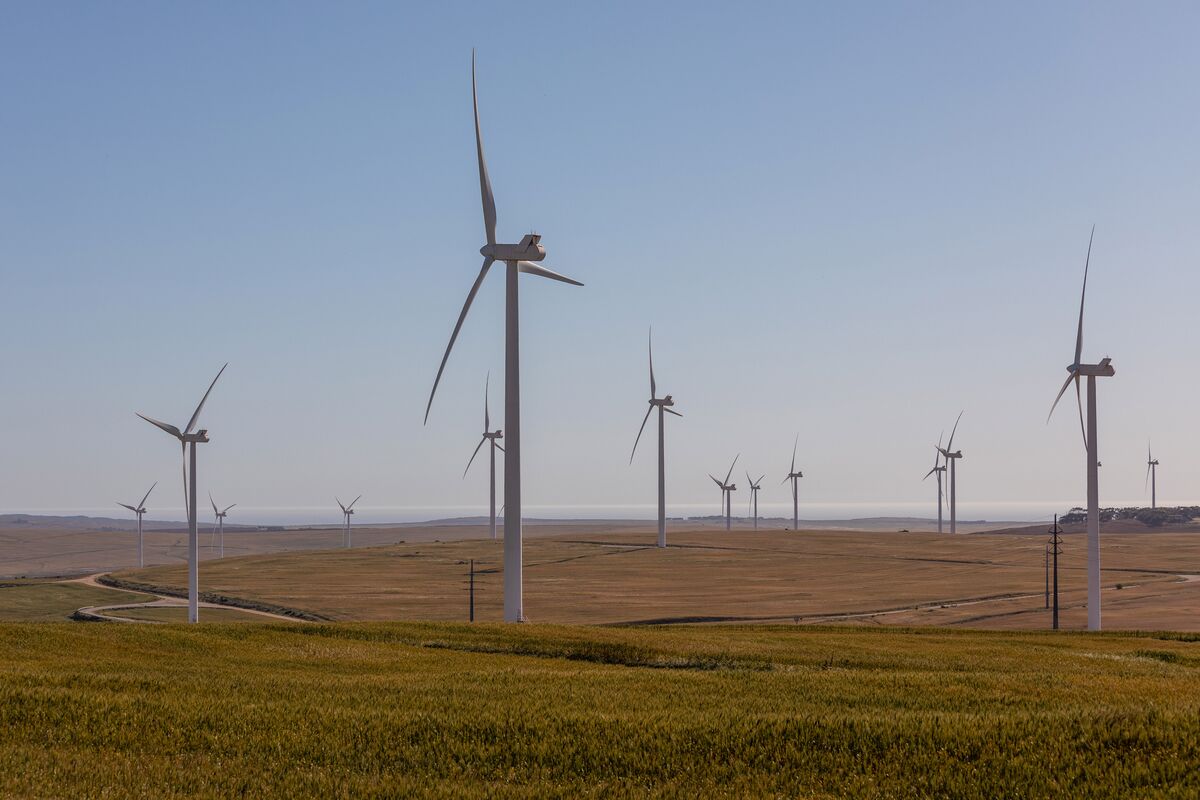 bloomberg.com - Mpho Hlakudi - Eskom Latest: Storms Boost Wind Generation; Outages at Weekend