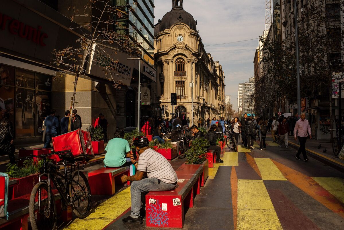 bloomberg.com - Matthew Malinowski - Chile Economy Starts Second Quarter With Minimal Monthly Growth