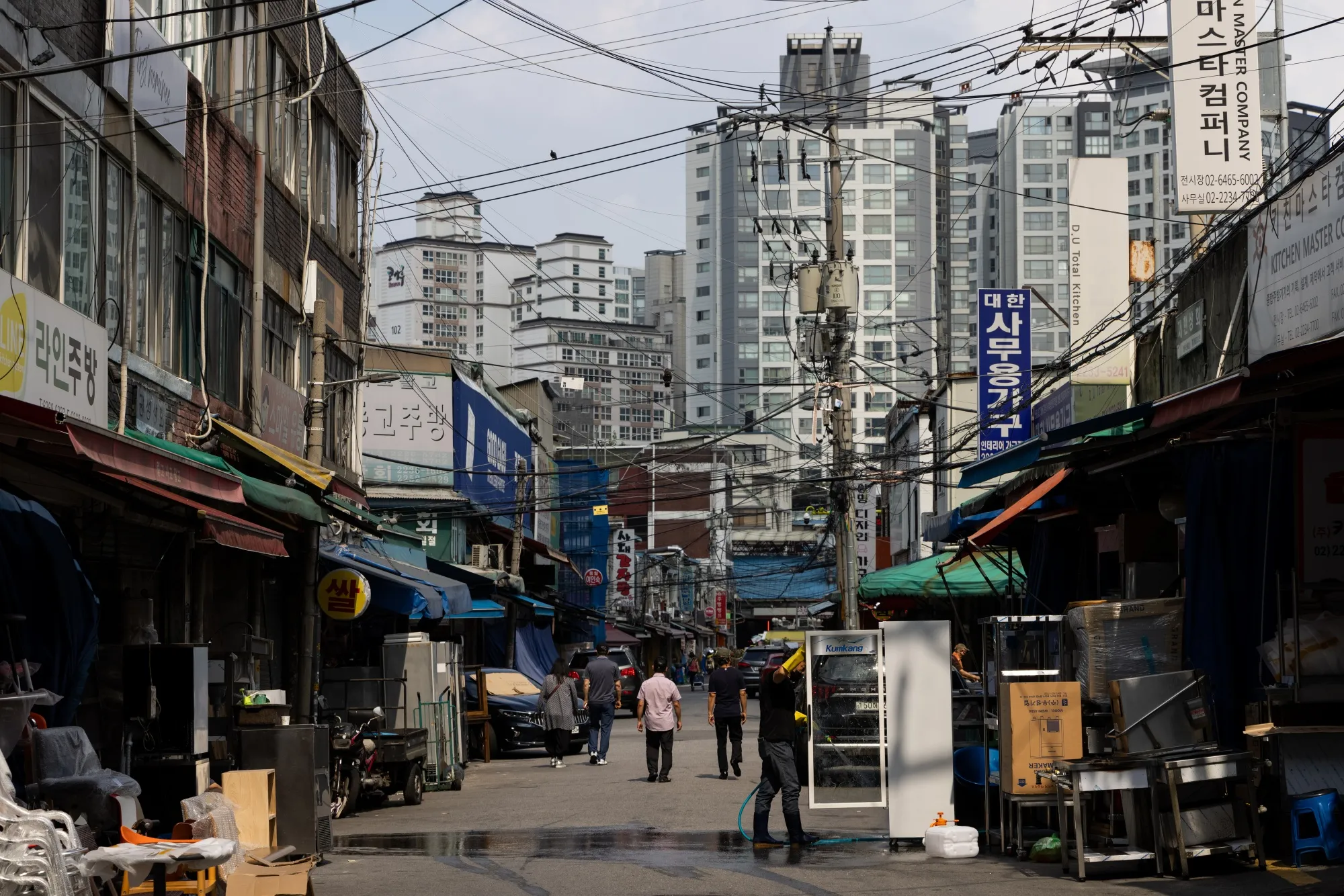 Central Market as ‘Give-Up Generation’ Looks to Oust Old Guard in South Korea