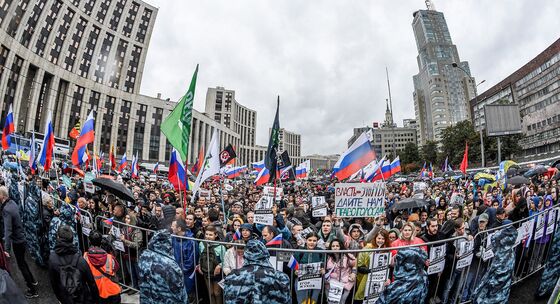 Anti-Putin Leader Detained as Russians Hold New Election Protest