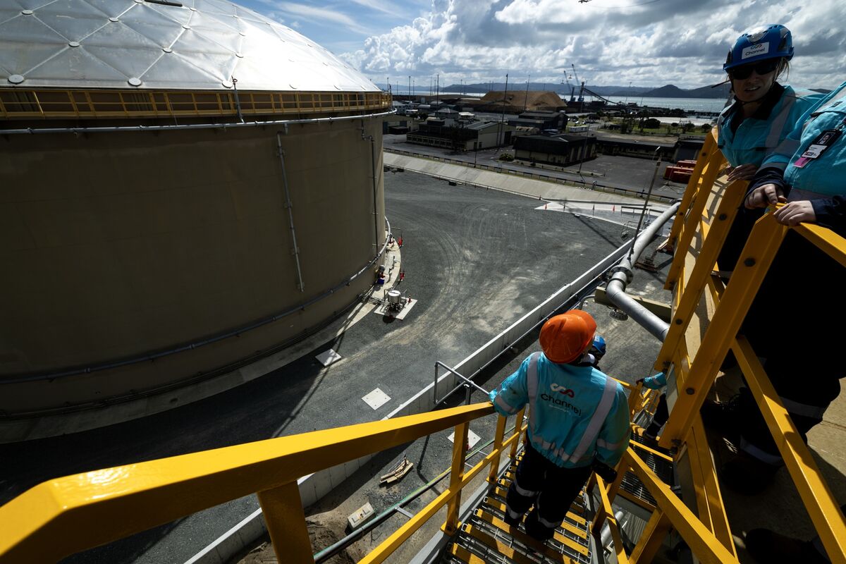 New Zealand Fuel Shock Response Capped by Pre-Election Debt Fear