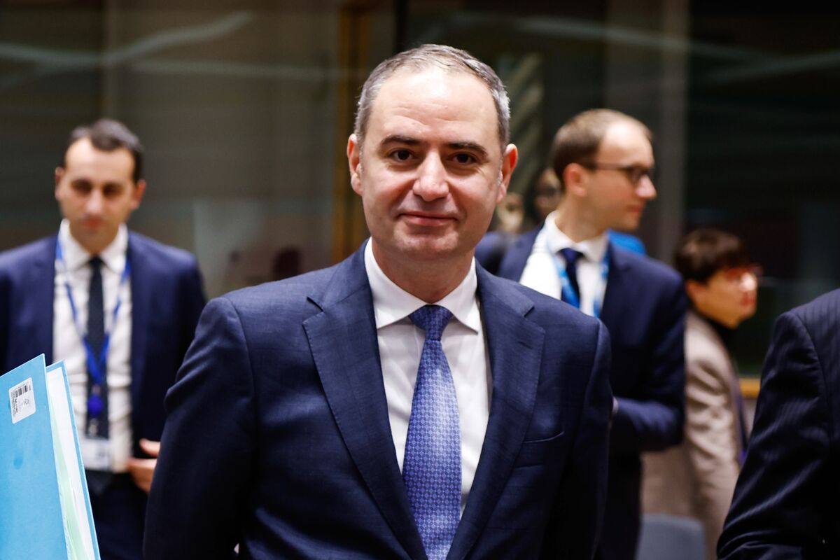 bloomberg.com - Andra Timu - Romania's Finance Chief Sees 'National Project' in Taming Budget