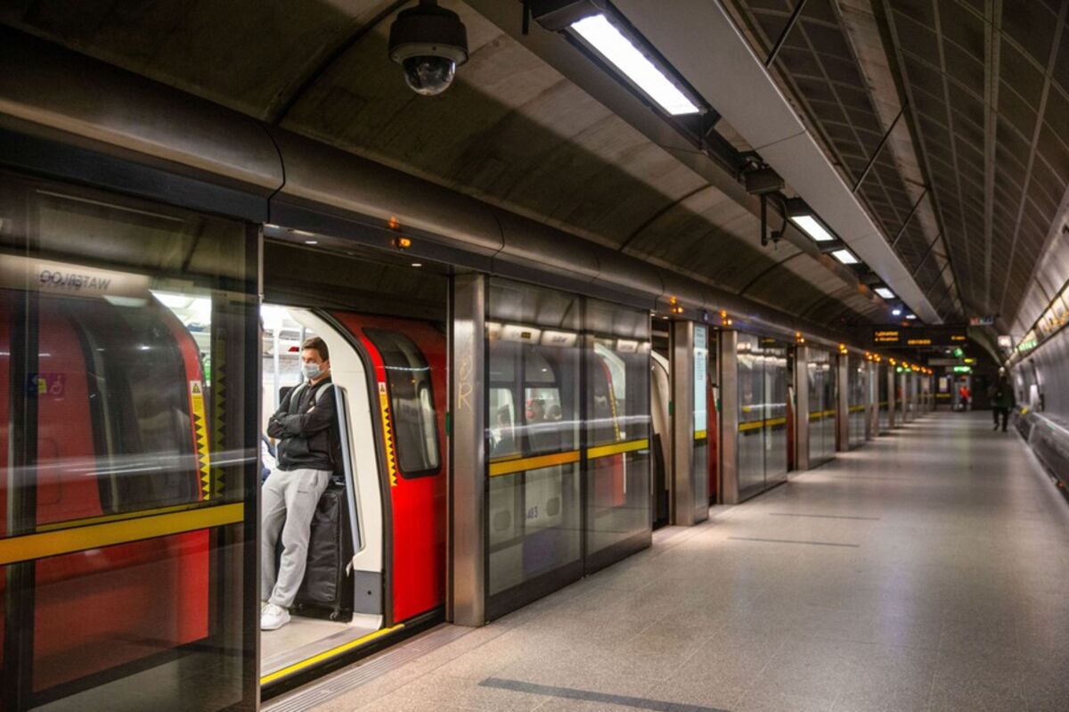 Fear Of Public Transit Remains High In London Bloomberg