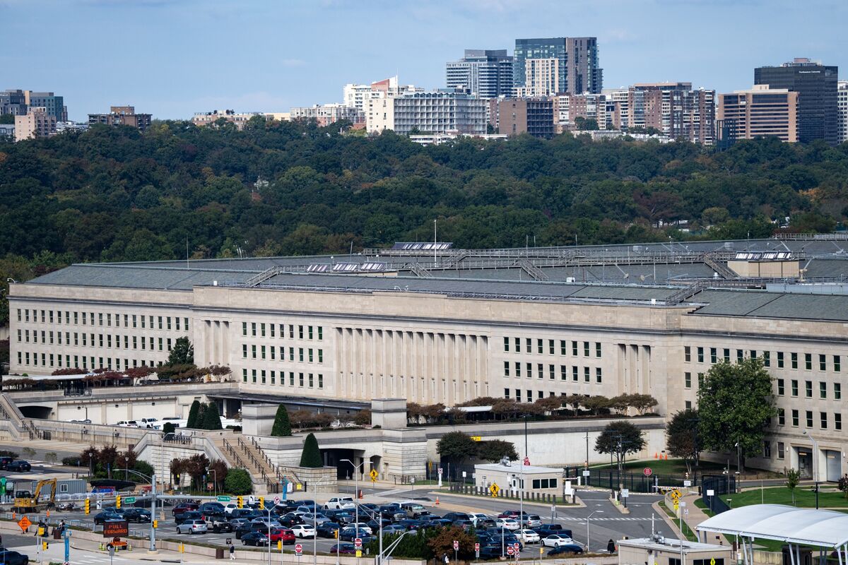 Pentagon Probes Democratic Senator Kelly Over Video to Troops