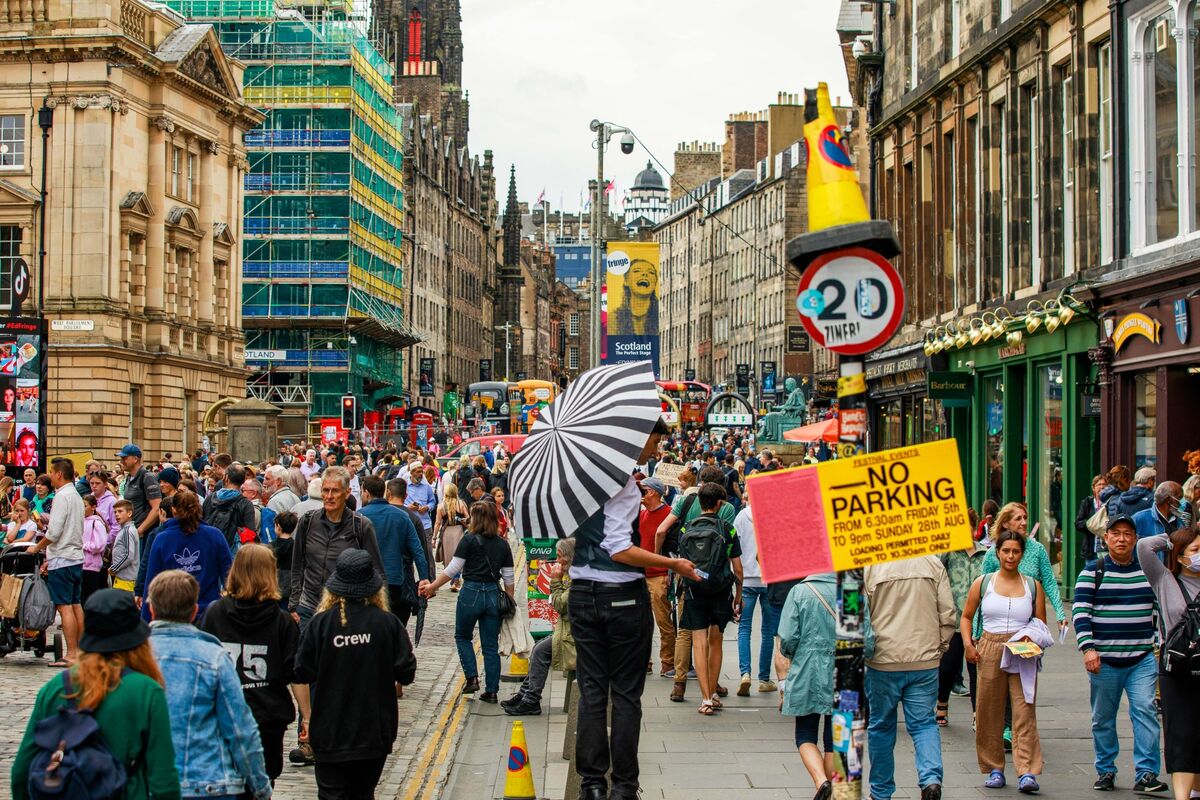 Fringe-Goers and Acts Being 'Priced Out' of Edinburgh, Venues Warn -  Bloomberg