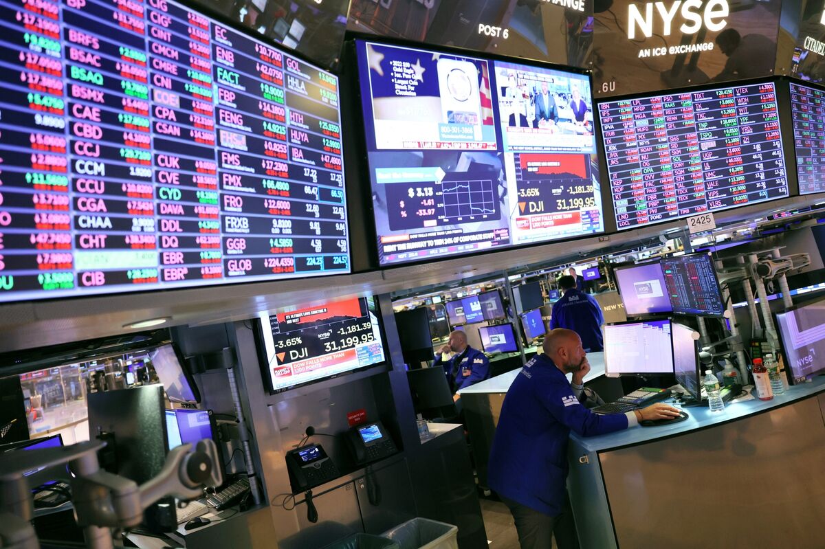 AI Stocks Rally Faces Test as Futures Fall