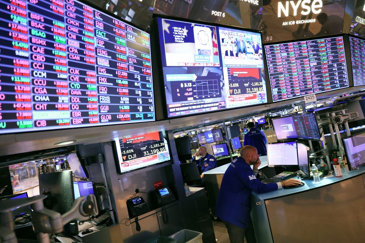 AI Stocks Rally Faces Test as Futures Fall