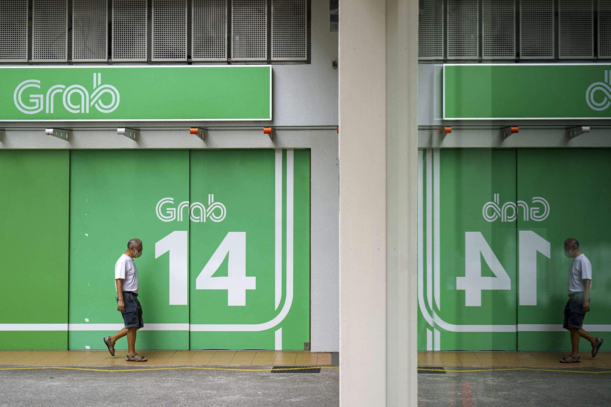 GrabFood Operation As Alibaba Is Said to Be in Talks to Invest $3 Billion in Grab Holdings