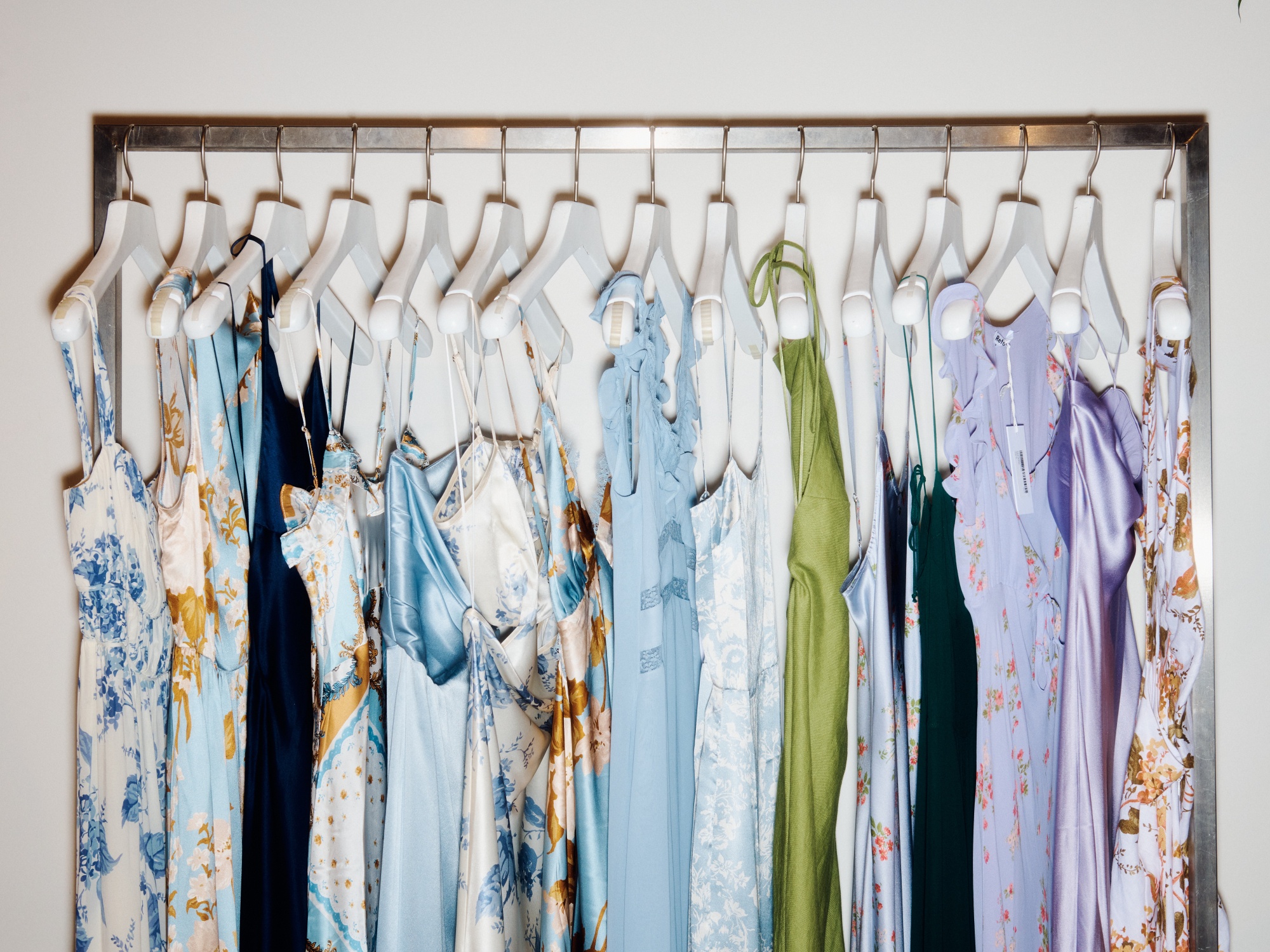 This Company Wants to Make it Easier to Buy Used Clothes Online - Bloomberg