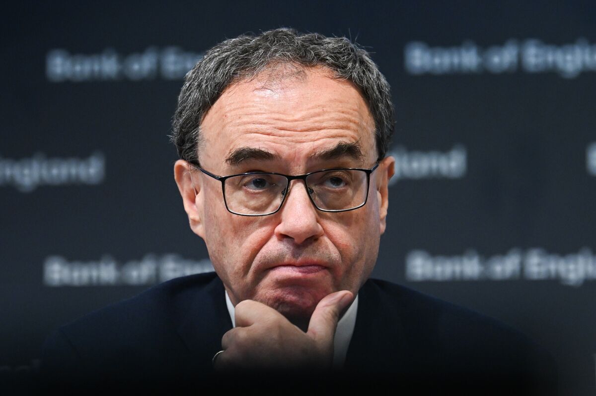🟪"La Banca d'Inghilterra mantiene i tassi d'interesse al 4,25%: decisione influenzata da indebolimento del mercato del lavoro e tensioni geopolitiche"