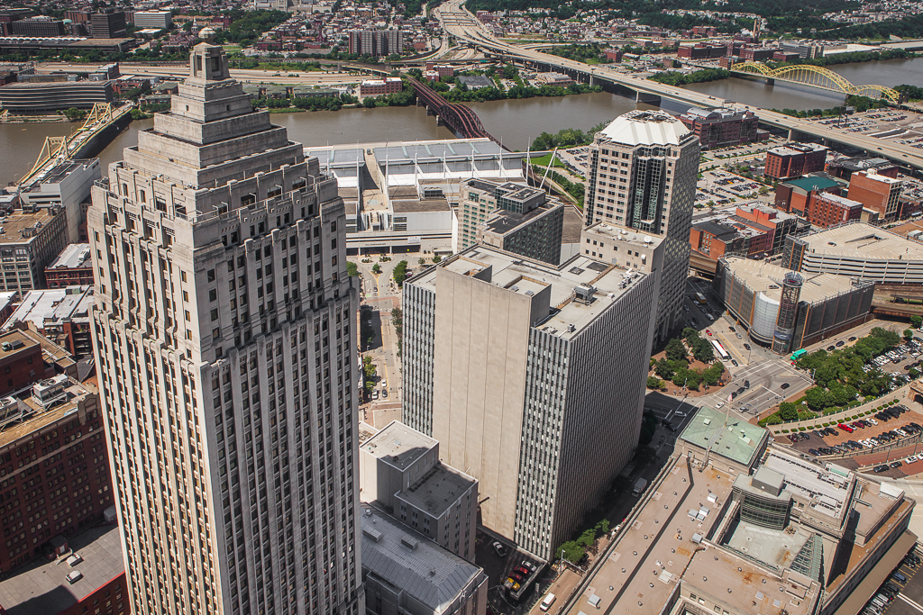 The owner of Pittsburgh’s Gulf Tower (left) is seeking&nbsp;financing to convert the 1930s skyscraper into a residential tower.&nbsp;