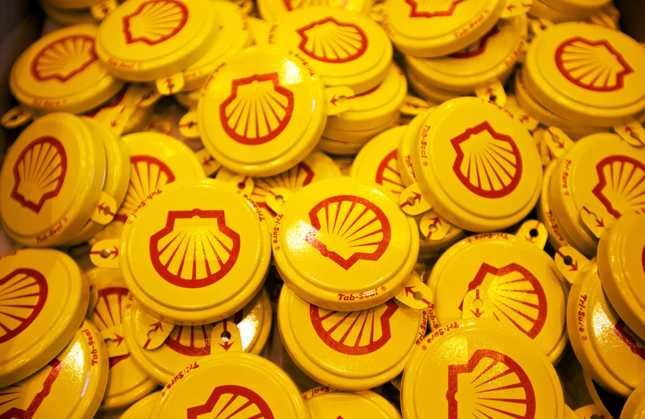 Shell Sells $4.7 Billion of Fields as Disposals Accelerate - Bloomberg