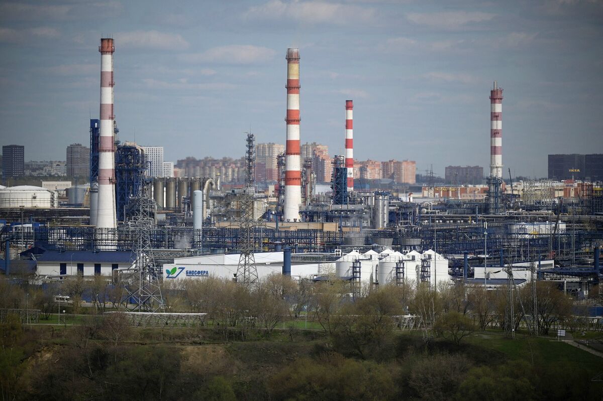 bloomberg.com - Russia Eyes Longer Diesel Export Ban as Ukraine Hits Oil Assets