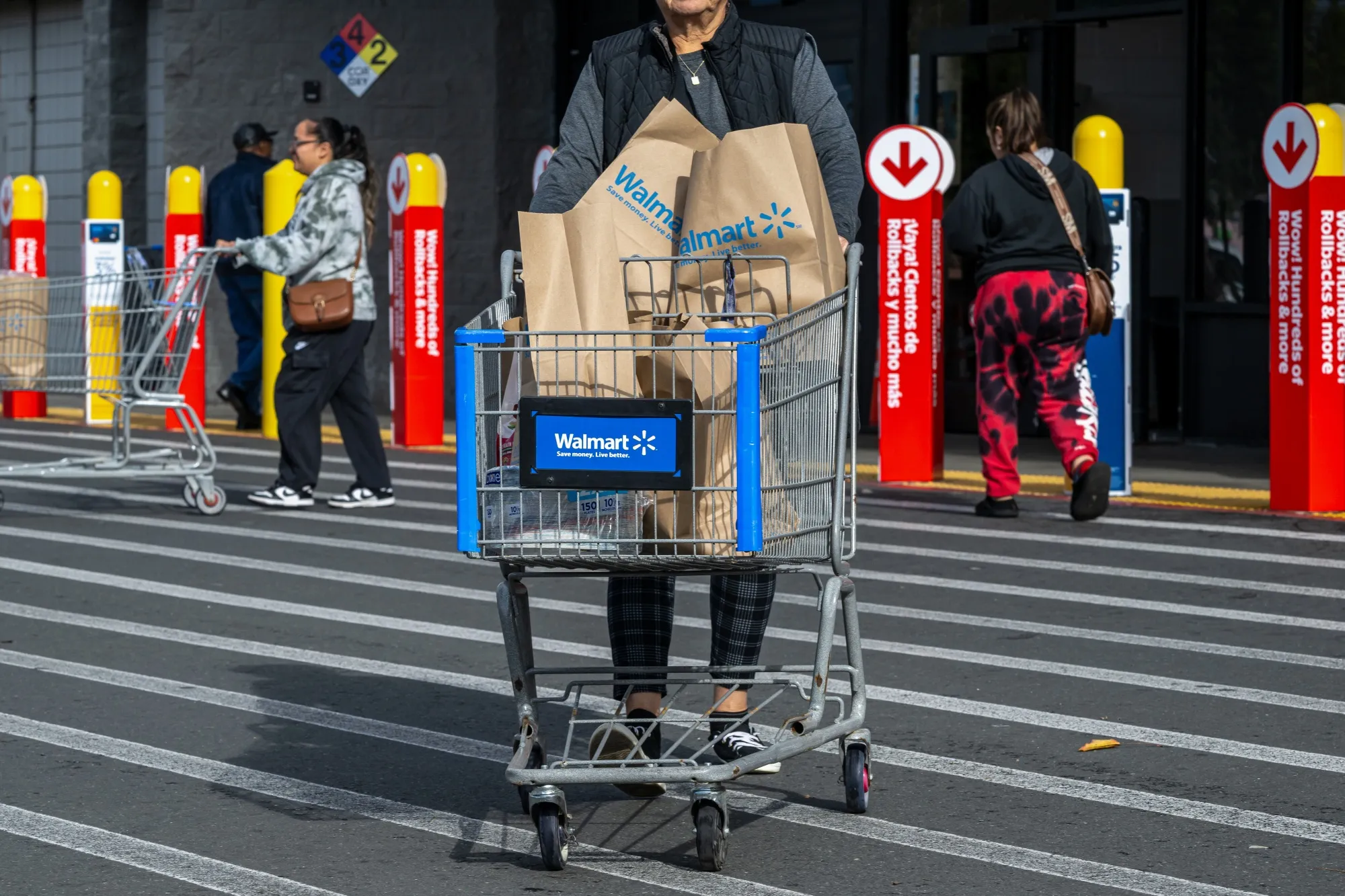 US Retail Sales Are Proving Resilient While Risks Mount - Bloomberg