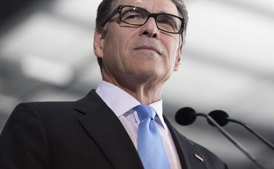 Elizabeth Warren Says Perry Must Quit Energy Transfer Role