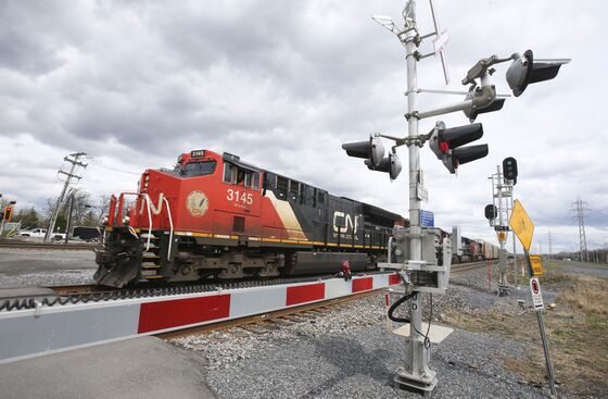 Caisse Backs CN Rail, Questions TCI’s Motives in Proxy Fight