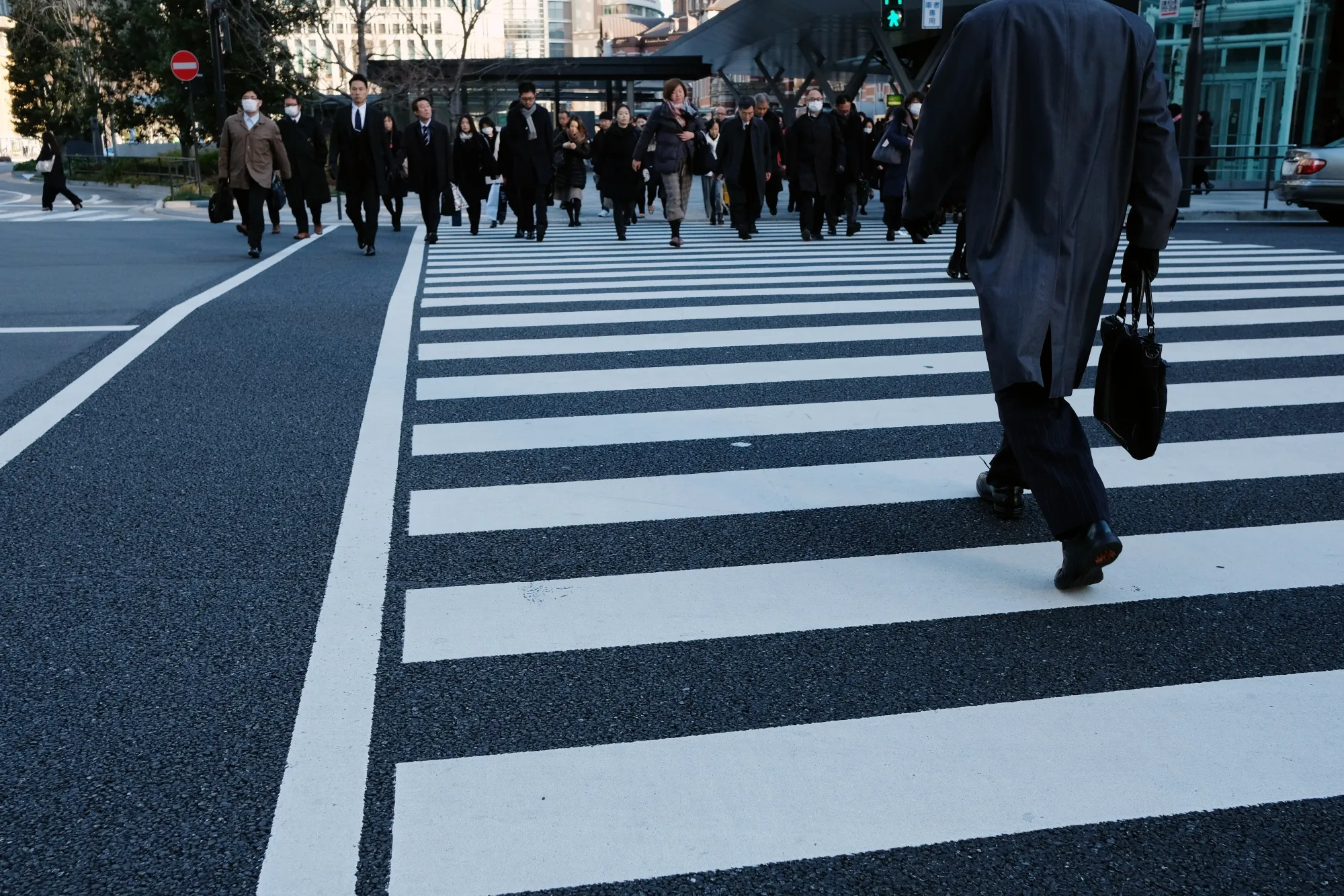 Japan Stocks Play Catch Up in Global Slump After Four-Day Break