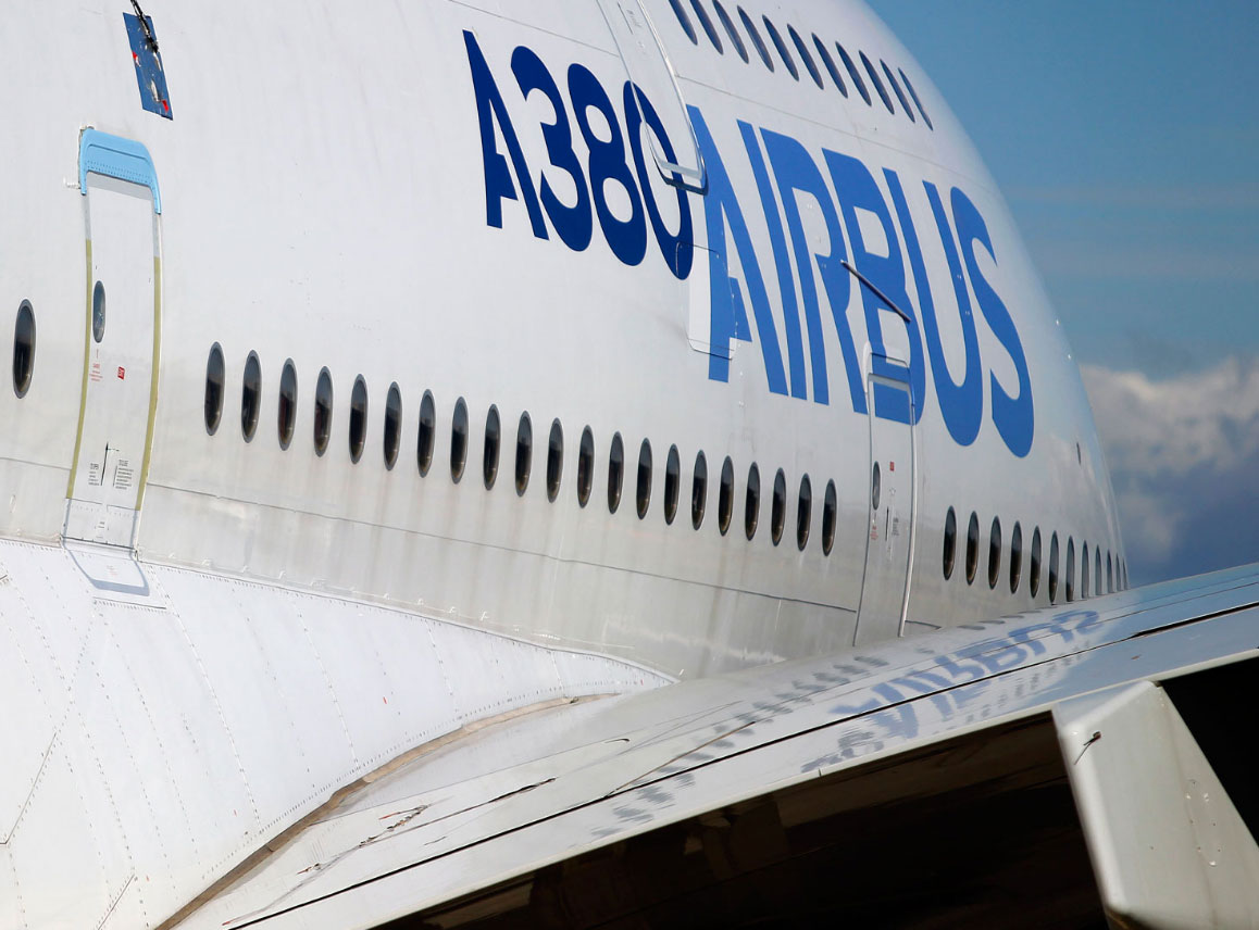 Airbus Poised to Cut 1000 Jobs in Drive to Streamline Business - Bloomberg