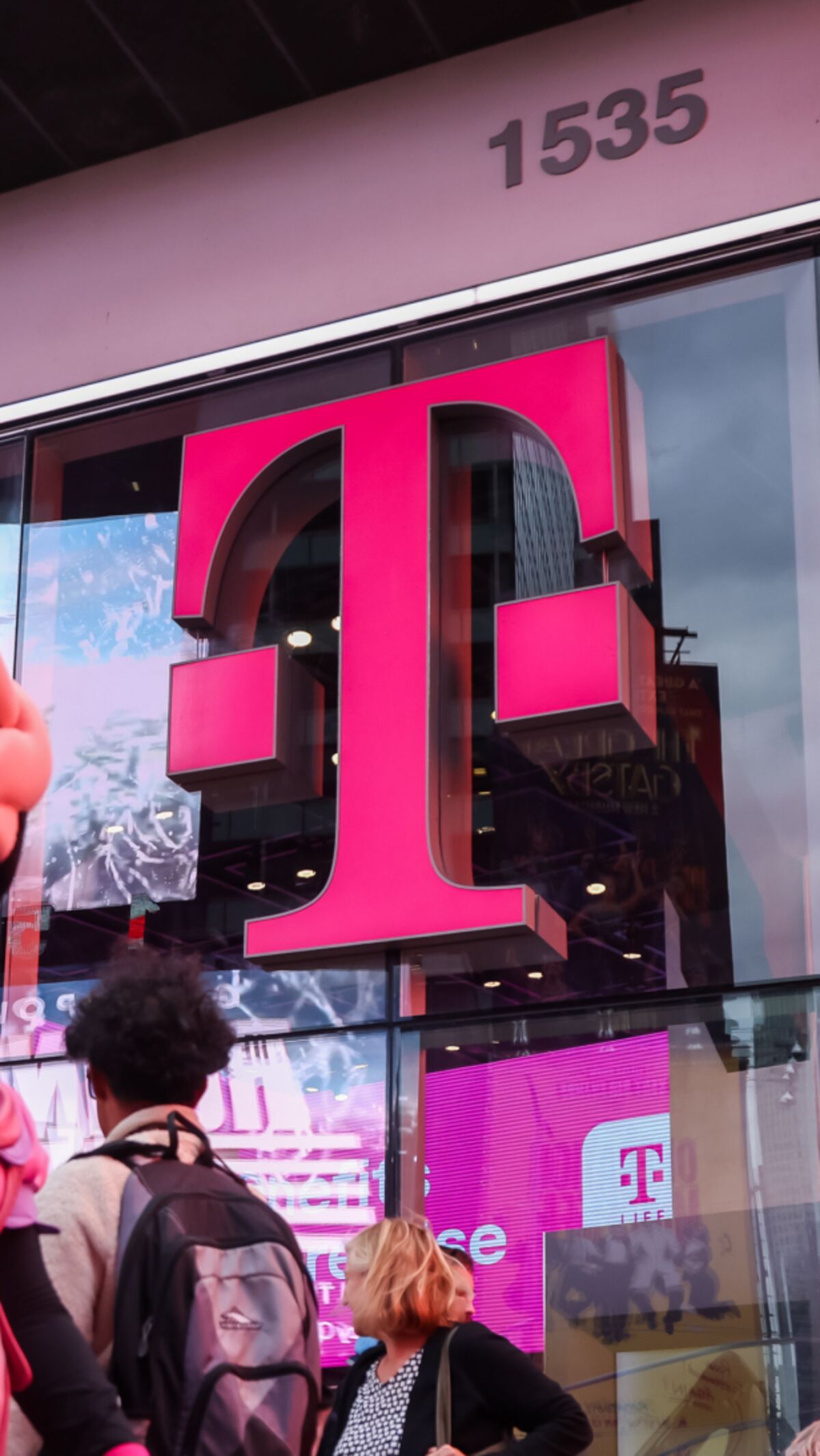 Deutsche Telekom Tam T-Mobile ile Birleşmeyi Değerlendiriyor