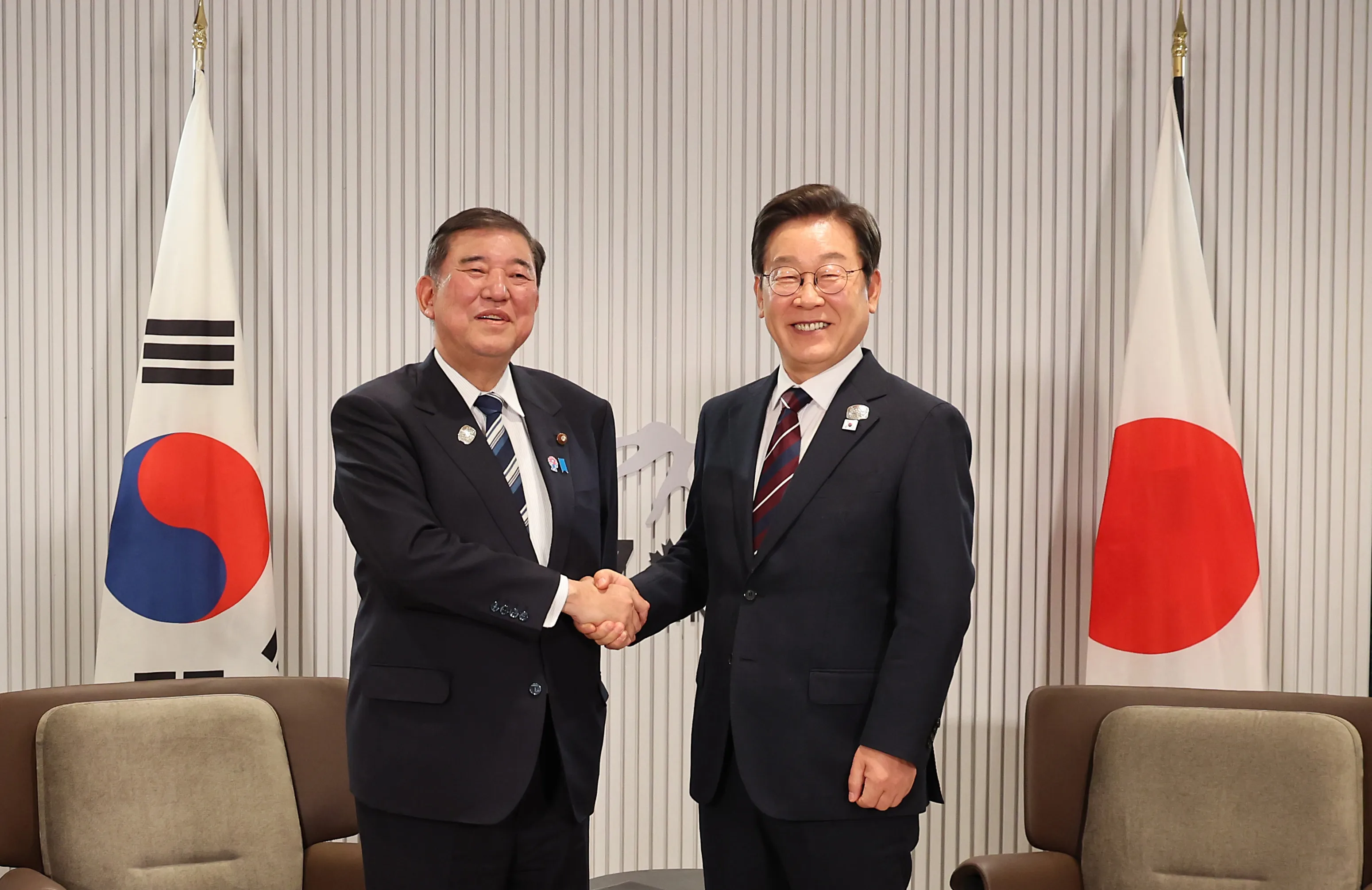 日韓首脳、対面で初会談し連携確認－「切っても切れない関係」と李氏