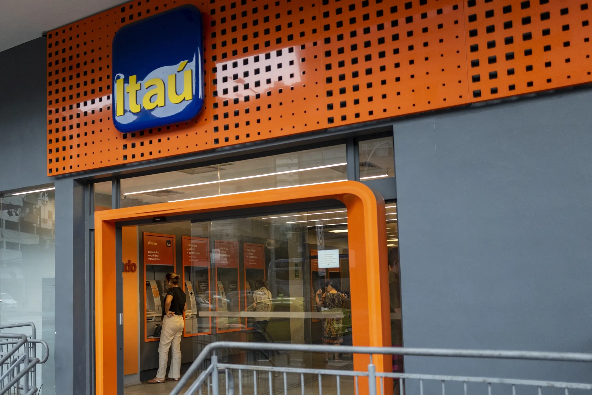 Itaú Unibanco registers crypto services under Brazil's new rules