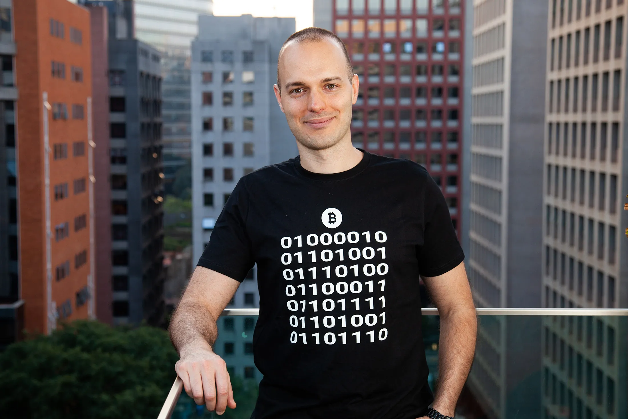 SoftBank-Backed Brazil Cryptocurrency Brokerage 2TM Raises $50 Million -  Bloomberg