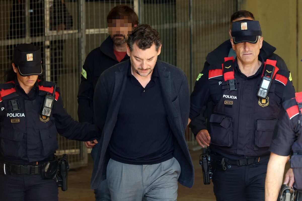Mango Father-Son Rift Over Inheritance Cited in Heir Bail Order