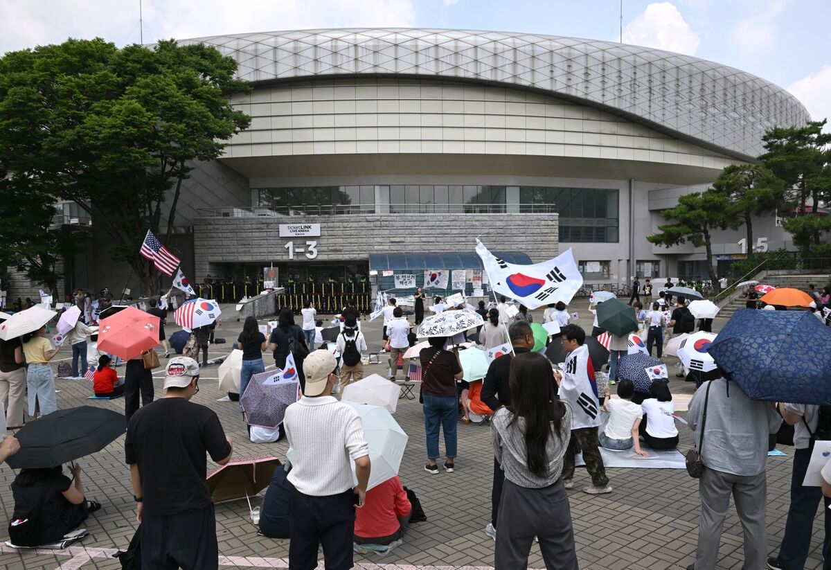 Young Koreans Demand Answers on Ballot Shortage as Probe Begins