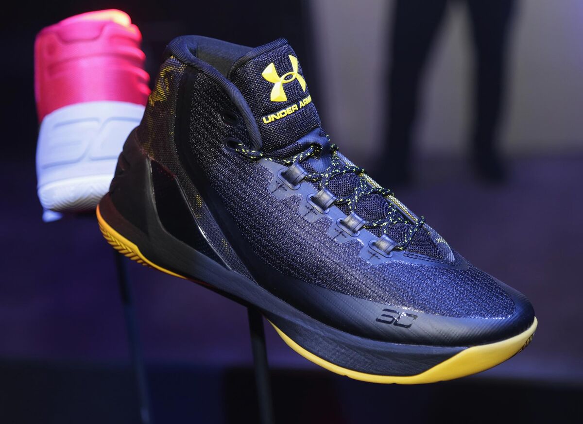 Under Over Fears That Steph Curry Shoe a Flop -